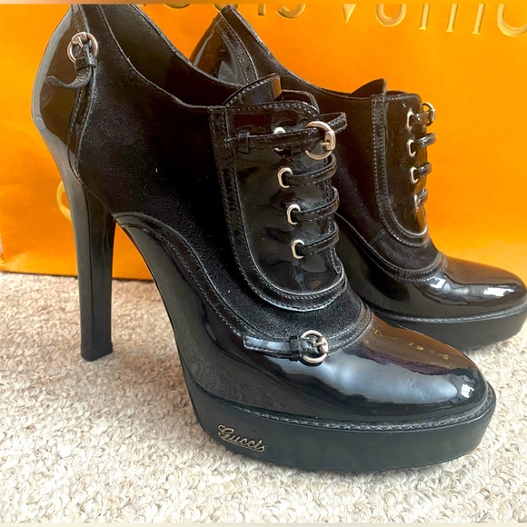 Barely worn good condition. 3.5” heel - Picture 1 of 5